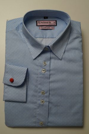 Camisa de mujer, color celeste con estampado, Ariana Belén 88