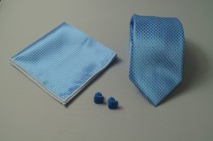 Corbata y pañuelo Matizzio, color celeste con un estampado blanco 183