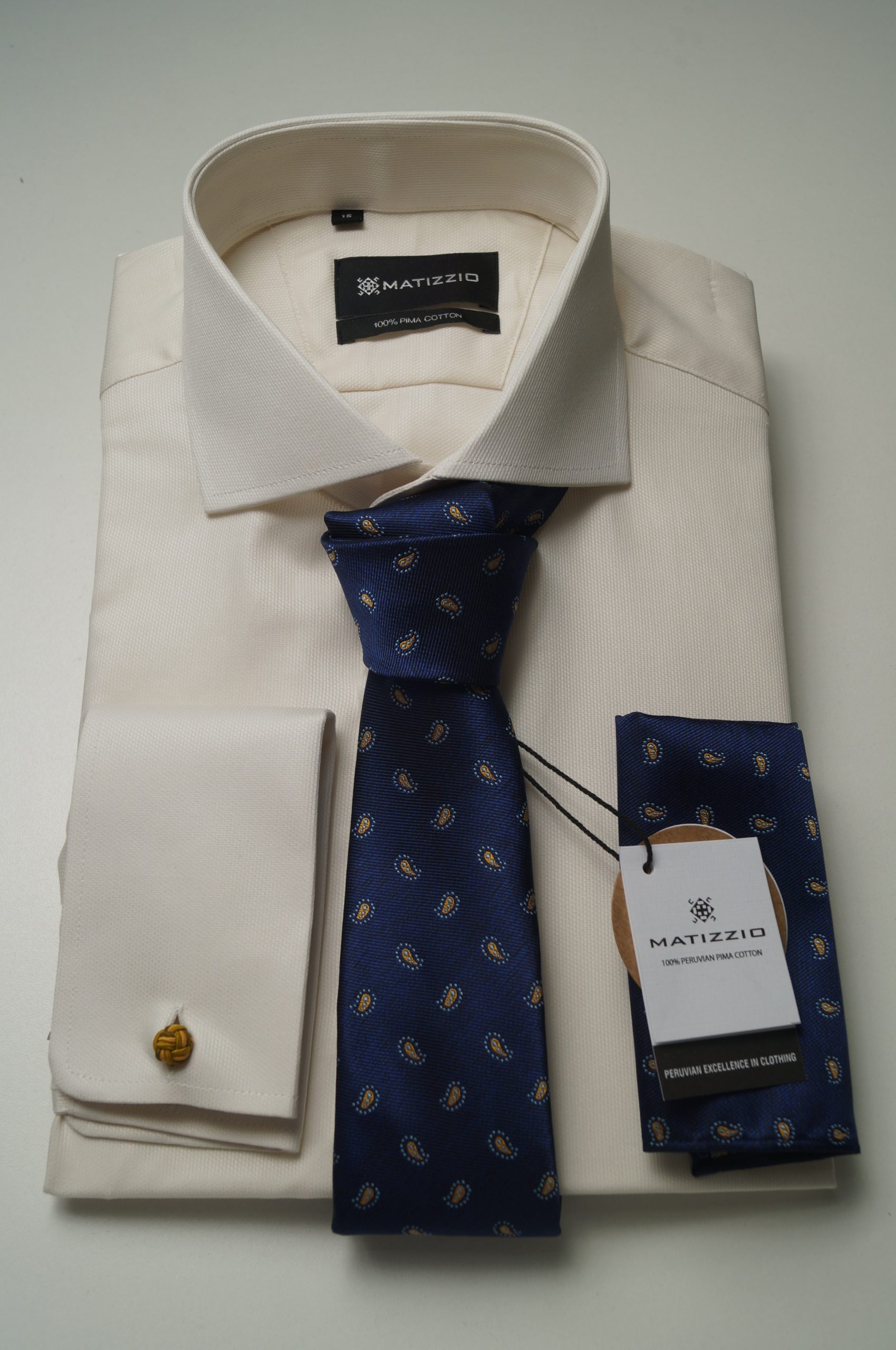 Camisa de vestir, color beig, labrado, lineas verticales Matizzio 25 ( puño para gemelos)