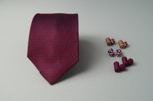 CORBATA DE SEDA Matizzio, color vino con bolitas azules  30