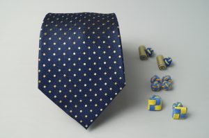 CORBATA DE SEDA Matizzio, color azul, con círculos amarillos, suaves y fuertes 52