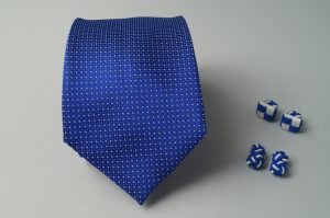 CORBATA DE SEDA Matizzio, cuadritos azulinos, con puntos blancos  56