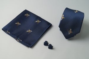 Corbata y pañuelo Matizzio, color azul marino, con un ave 197