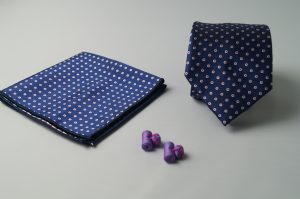 Corbata y pañuelo Matizzio, color azul marino, con círculos blancos y puntitos fucsia 199