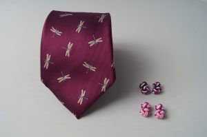Corbatas Matizzio, color purpura con detalle de libélulas 179