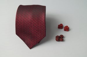 Corbatas Matizzio, color negro con detalles de color vino 186