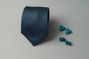 Corbatas Matizzio, color negro con detalles verdes y morados  205